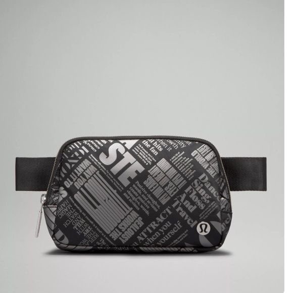 LULULEMON Everywhere Belt Bag 1L Manifesto Print Black Silver NWT - Picture 1 of 11
